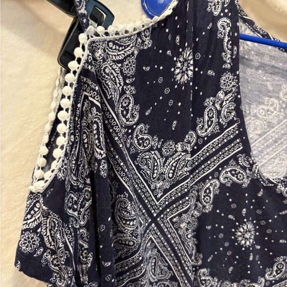 GUC 18/20 cold shoulder Navy Paisley Women's Top - Picture 2 of 4